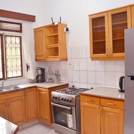 Corinya Serviced Apartments Ентебе Стая снимка