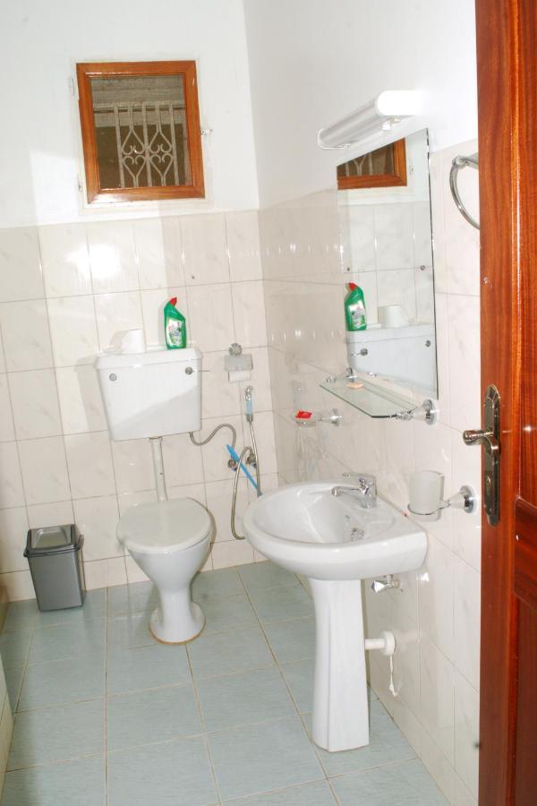 Corinya Serviced Apartments Ентебе Екстериор снимка